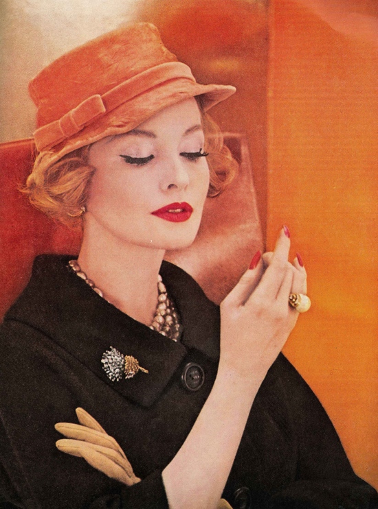 vintage_makeup_red_lipstick_1950s